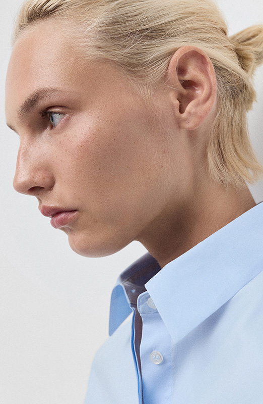 蓝色修身弹力府绸纽扣衬衫