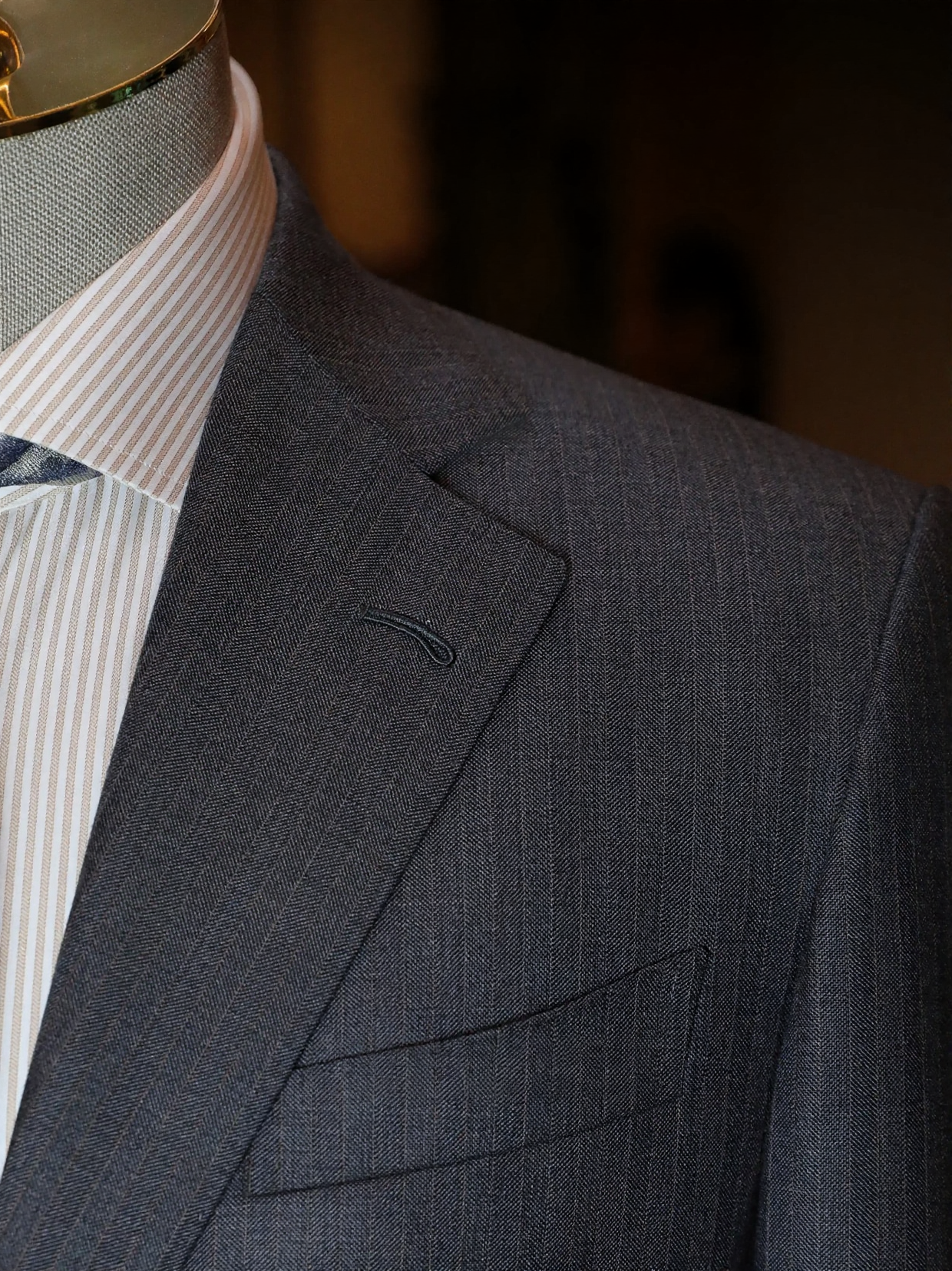 广州增城新塘工厂 深灰色细条纹单排扣西装