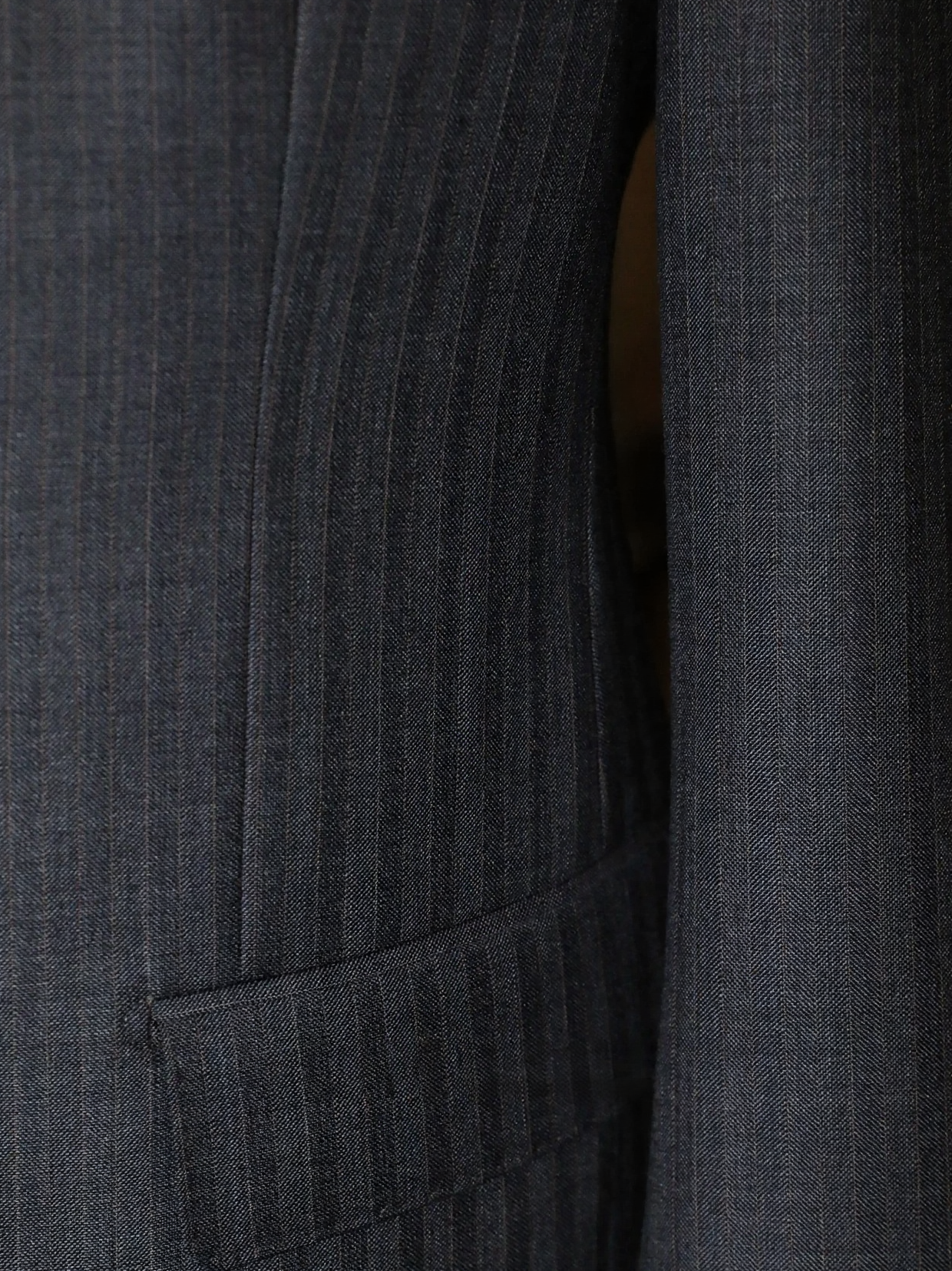 广州增城新塘工厂 深灰色细条纹单排扣西装