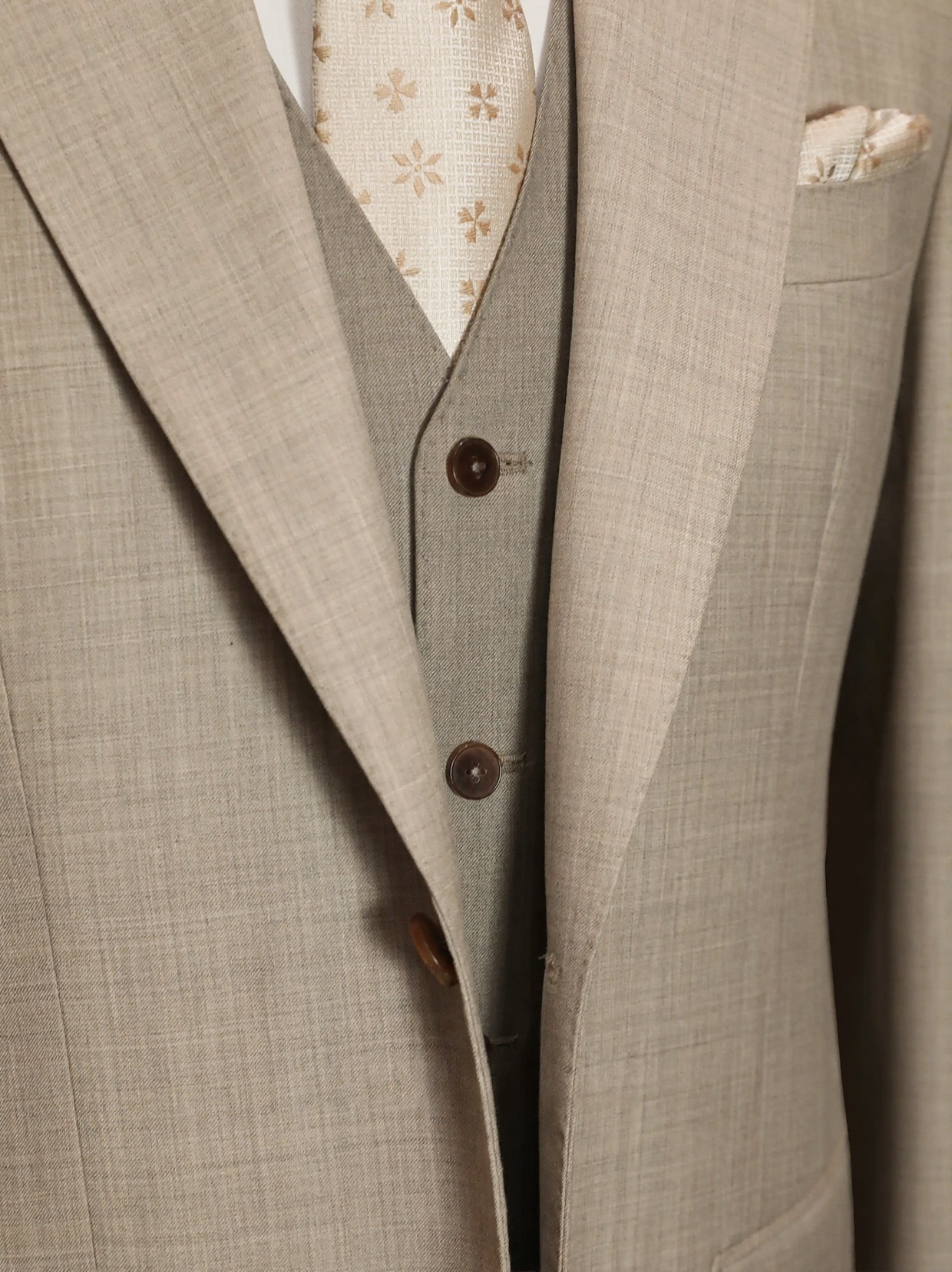 广州增城新塘工厂 浅卡其色三件套西装